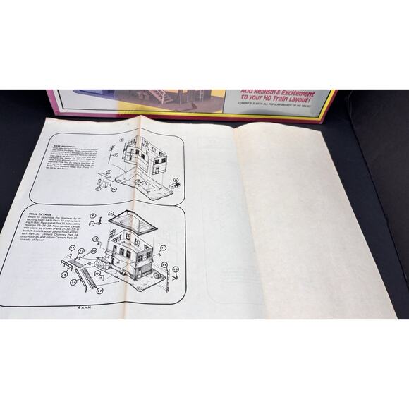 AHM Kit Interlocking Tower Building HO Scale Train Layout #15602 Lighted - Picture 9 of 16